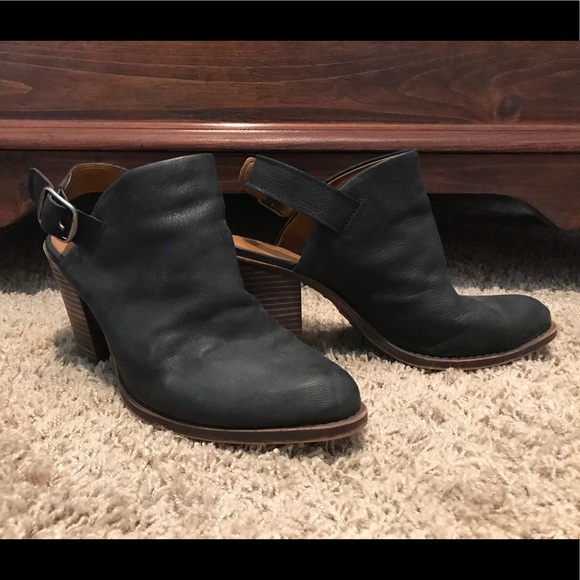 Lucky Brand navy blue ladies booties. - Picture 3 of 7